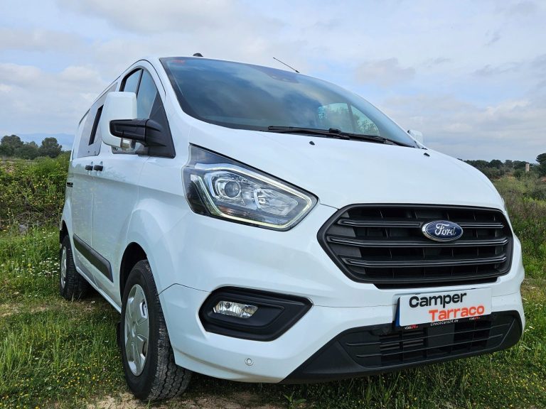 Interior furgoneta camperizada. Camper Tarraco experto en furgo camper y accesorios para caravanas